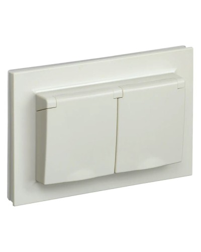 Розетка 2-местная с з/к РСбш12-3-44-БрКр бежевый BRITE (BR-R26-16-44-K10-F). Розетка с заземлением с защитными шторками и крышкой в сборе. IEK в Камышине