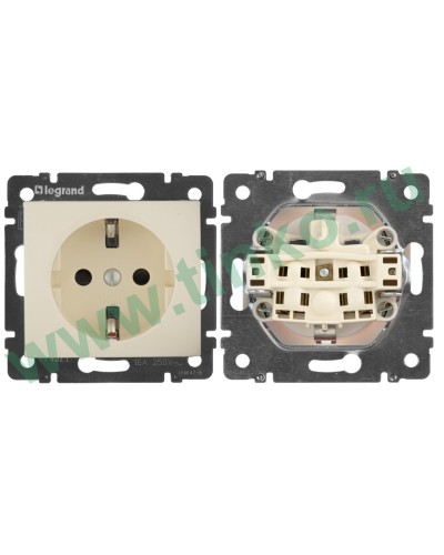 Розетка Valena 2К+3 с защитными шторками, на винтах 16А 250В, слоновая кость (774321). Розетка. LegranD в Камышине